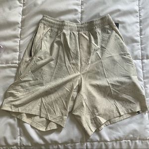 Lululemon Pacebreaker 7’ Linerless
